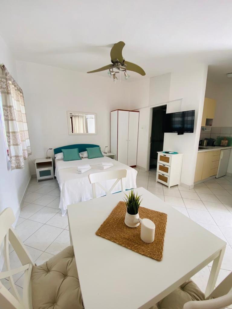 Apartments Milicevic Рогозниця Екстер'єр фото